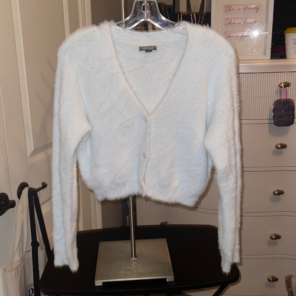 Light blue cropped fuzzy cardigan ❄️